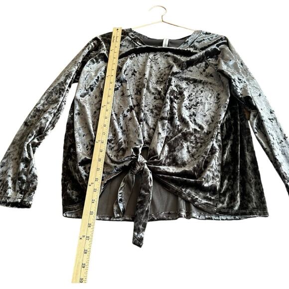 Peppermint Crushed Velvet Twist Front Top size small long sleeved - Picture 4 of 5